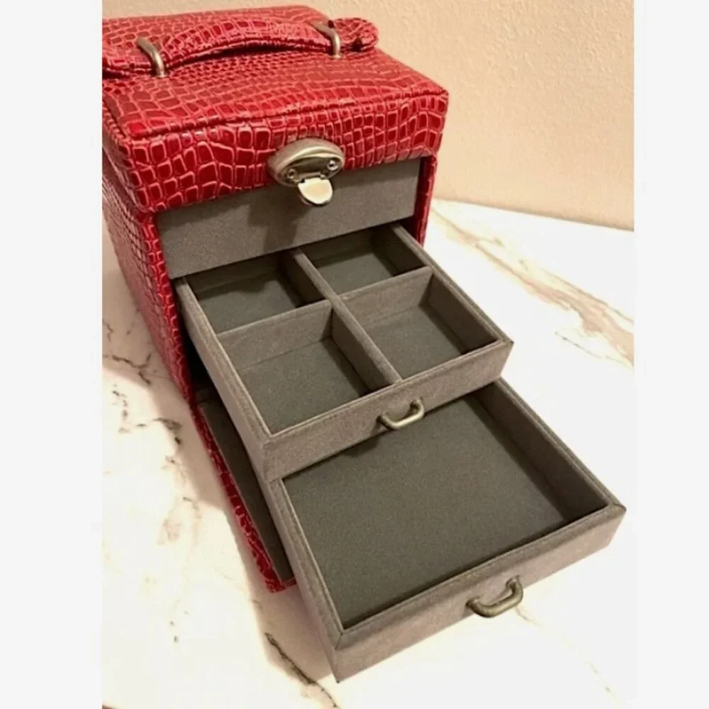 Dillard’s Vintage Y2K Red Cubed Jewelry Box NWOT – Hard to Find Collectible - Picture 5 of 5